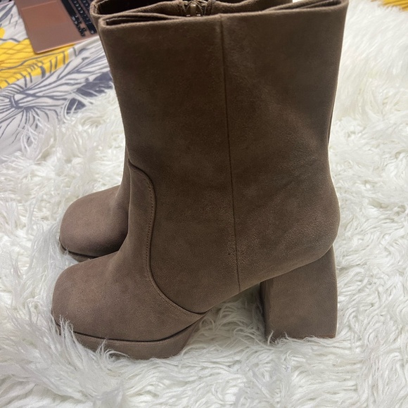 DOLCE VITA TAN BLOCK HEEL BOOTS SIZE 7.5 - Picture 1 of 6